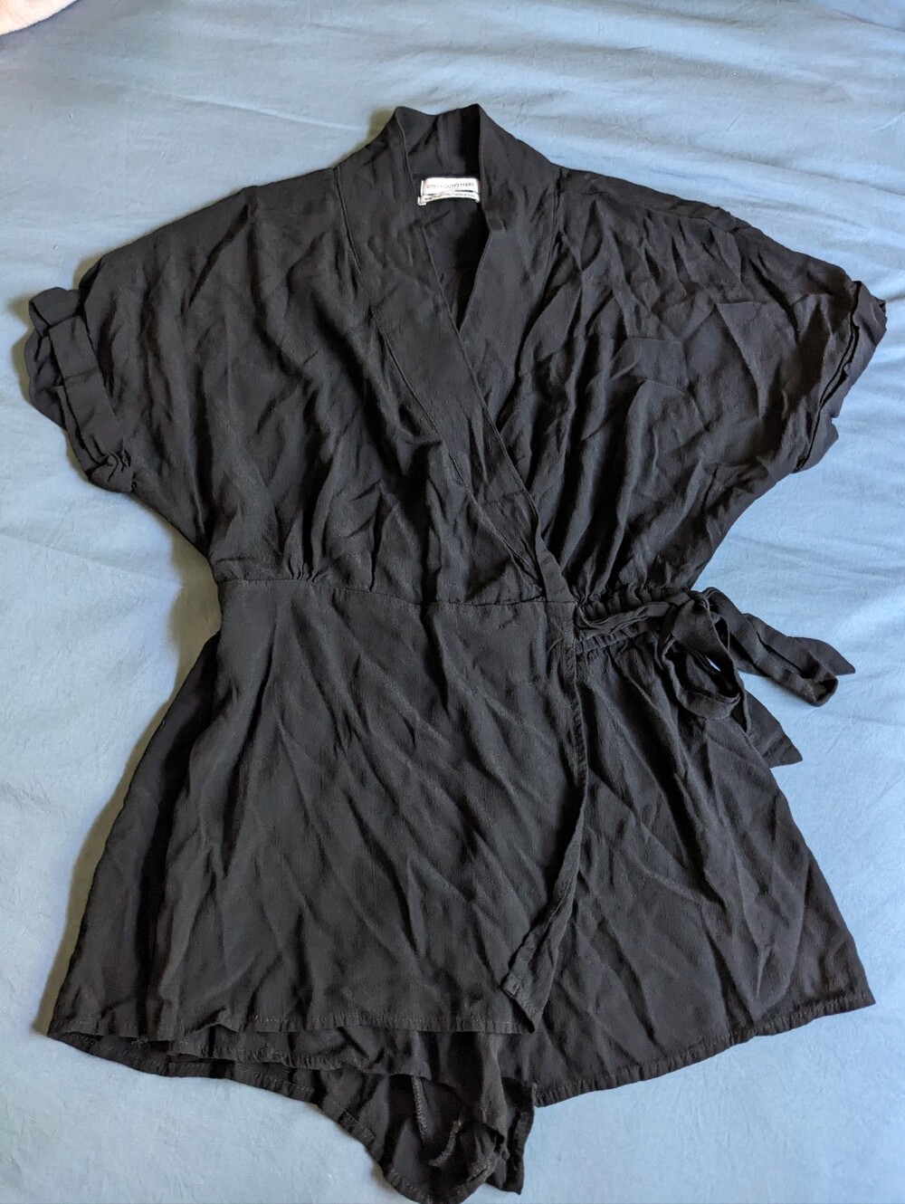 Urban Outfitters Romper Women’s Medium Blk Wrap Side Tie Waist Beach/Vaca Vibe